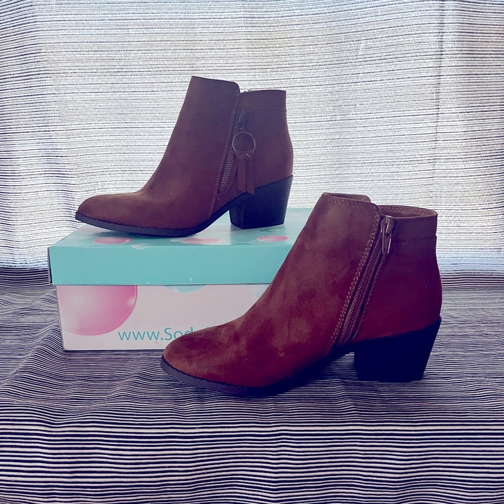 NIB Soda brand youth booties